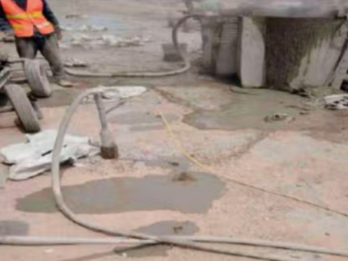 师宗水泥混凝土路面板底注浆技术 路面脱空注浆整治方案